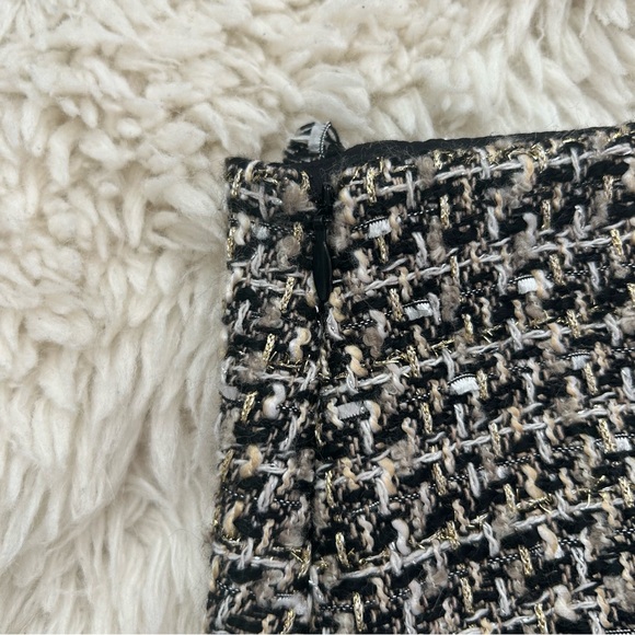 Express Tweed Mini Skirt With Fringe Black White Gold Metallic Size 4 NWT - Picture 6 of 7